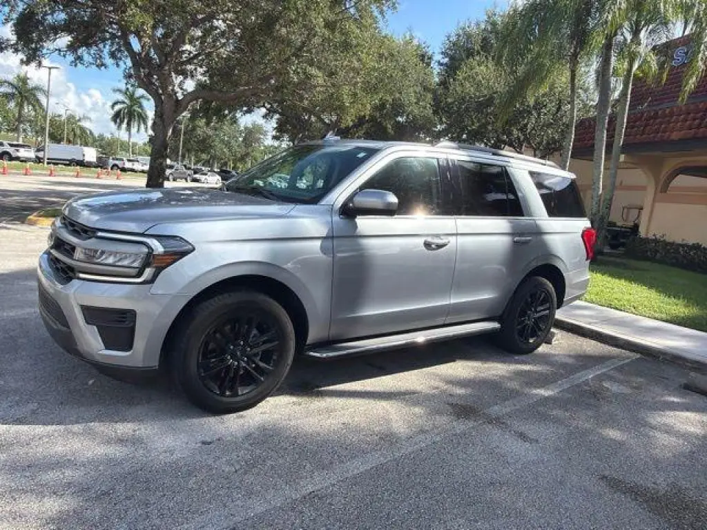 Ford Expedition 2023 4x2 XLT 4dr SUV