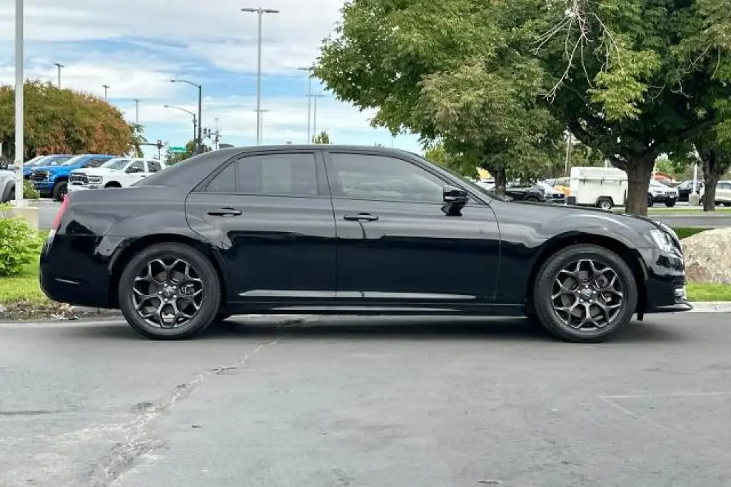 Chrysler 300 2021 AWD Touring 4dr Sedan