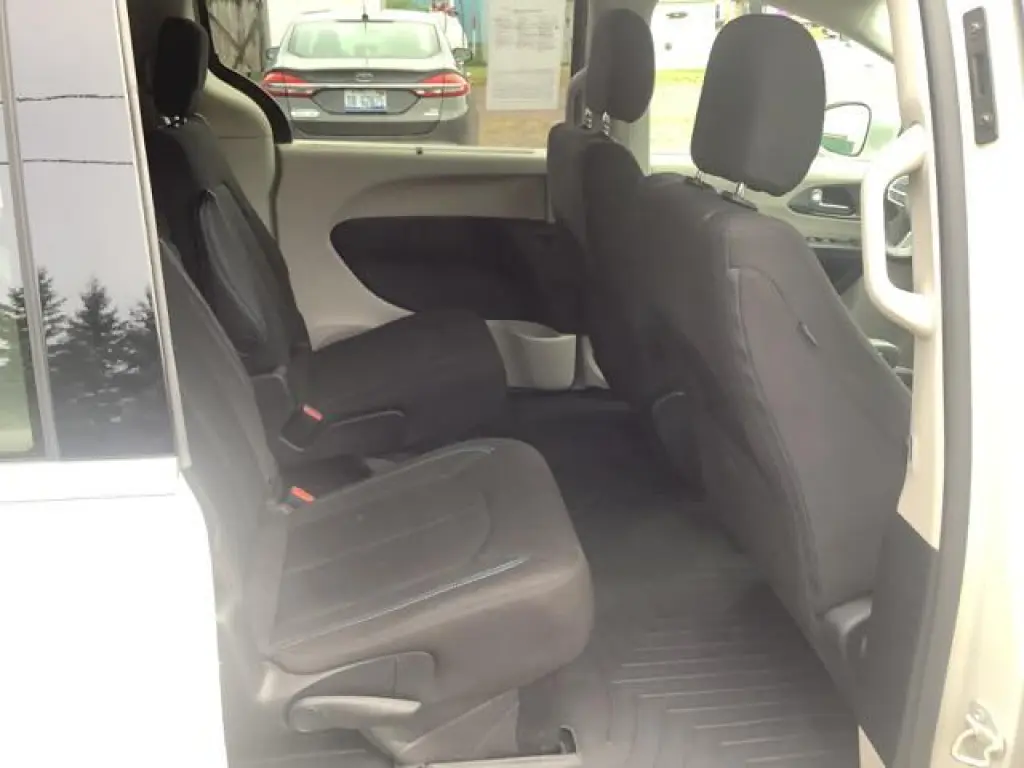 Chrysler Pacifica 2021 Touring 4p Minivan