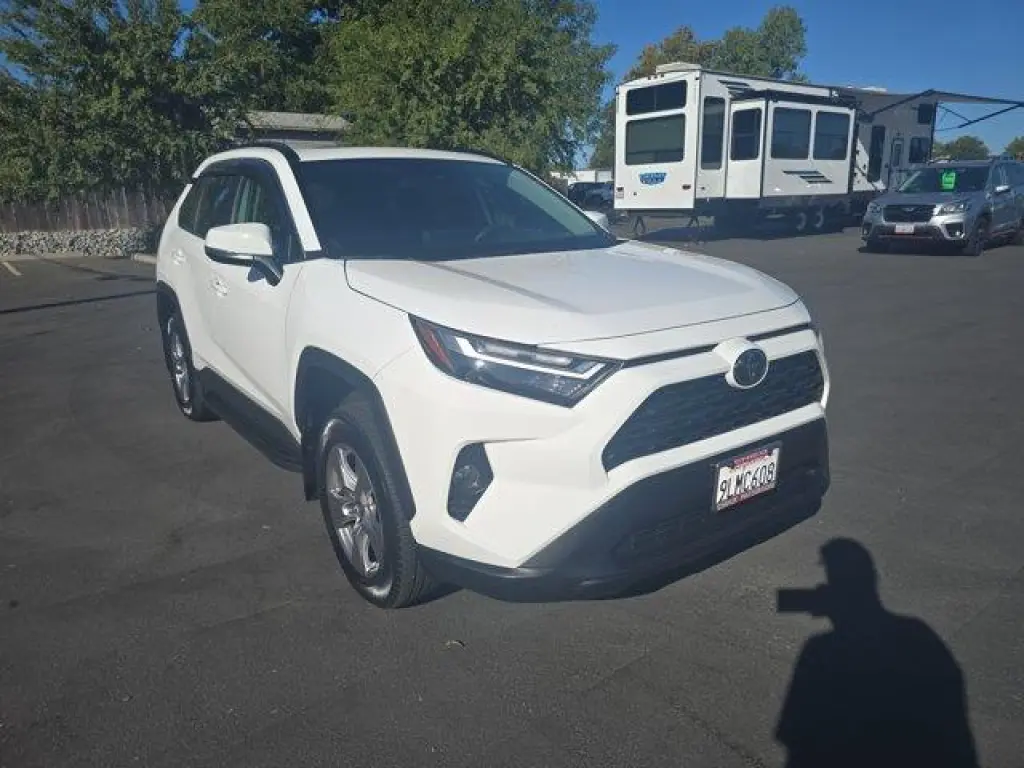 Toyota RAV4 2024 AWD XLE SUV de 4 puertas