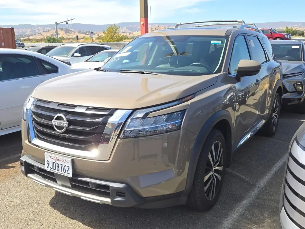 Nissan Pathfinder 2023 AWD Platinum 4p SUV