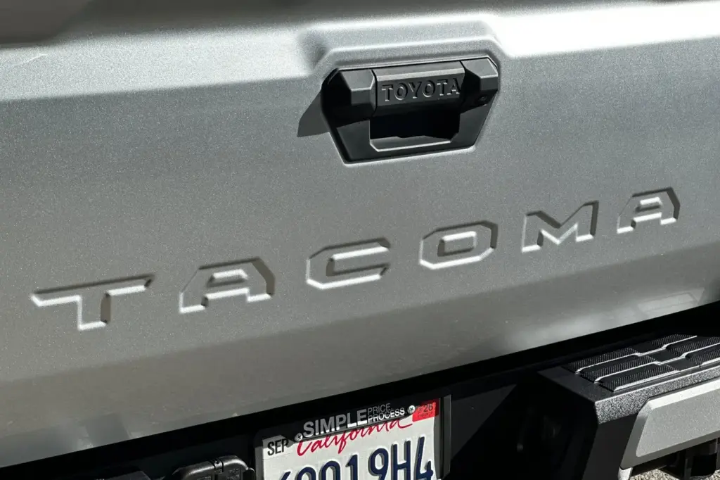 Toyota Tacoma 2025 4x4 SR5 4dr Double Cab 6.1 ft LB