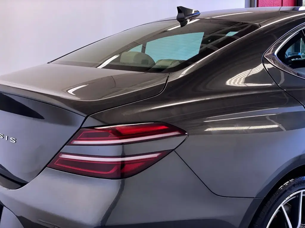Genesis G70 2025 2.5T Estándar 4p Sedan