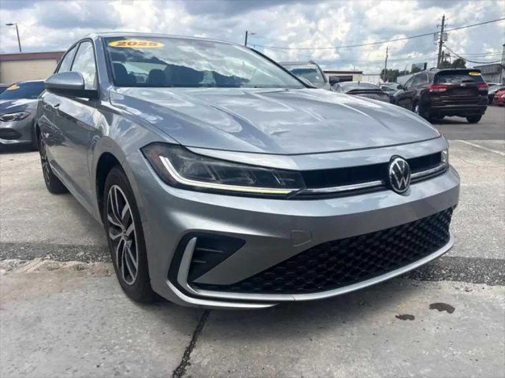 Volkswagen Jetta 2025 SE 4dr Sedán