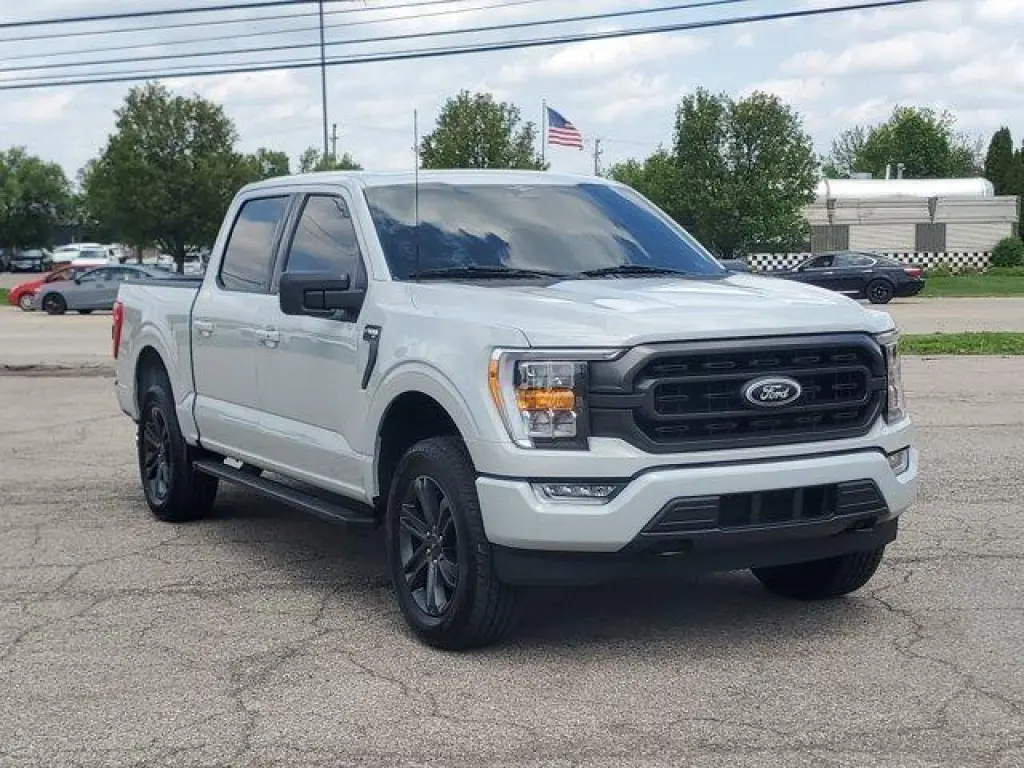 Ford F-150 2023 4x4 XLT 4dr SuperCrew 5,5 ft. CB