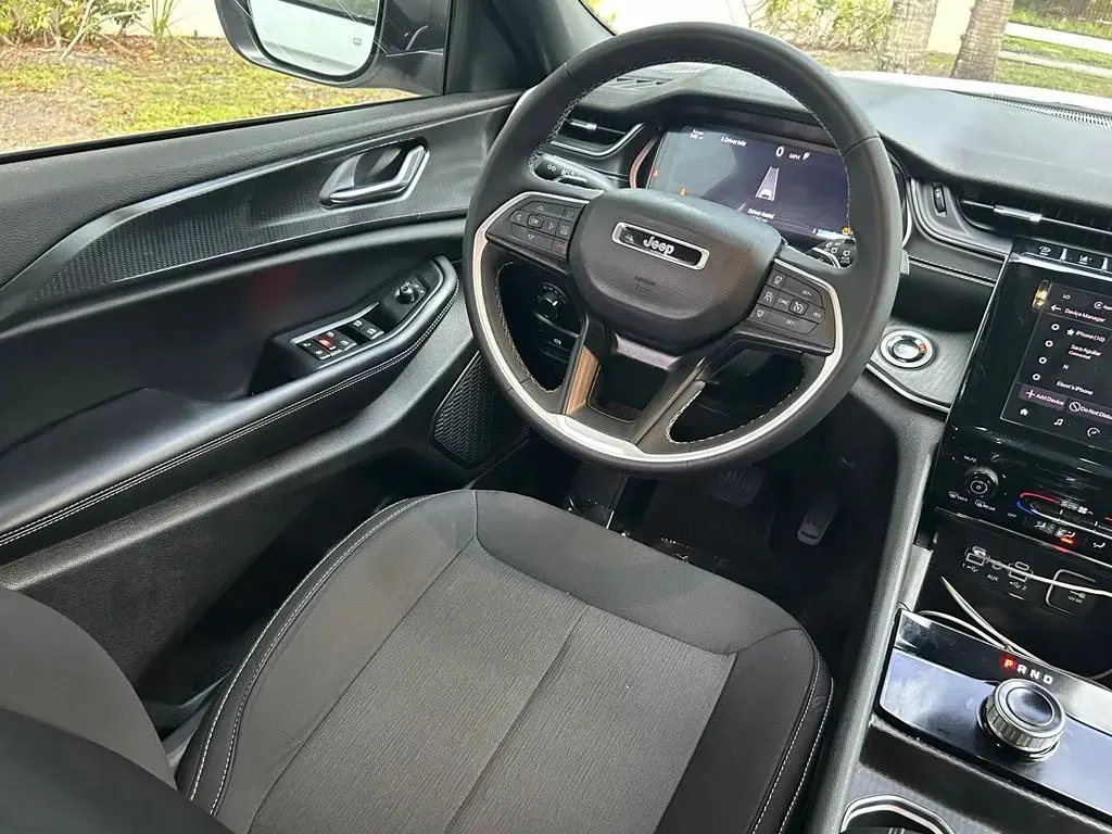 Jeep Grand Cherokee 2024 4x2 Laredo A 4dr SUV
