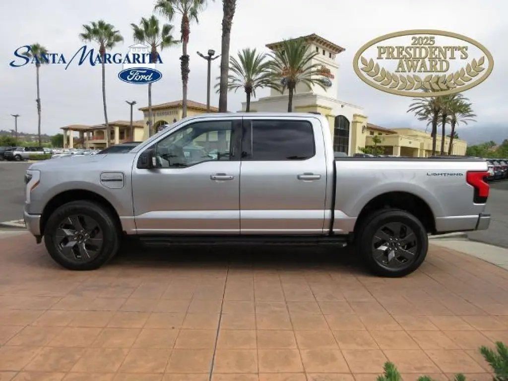 Ford F-150 Lightning 2023 AWD XLT 4dr SuperCrew 5.5 ft. SB