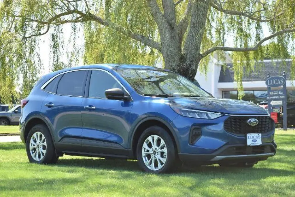 Ford Escape 2023 con tracción en las cuatro ruedas, Active 4dr SUV