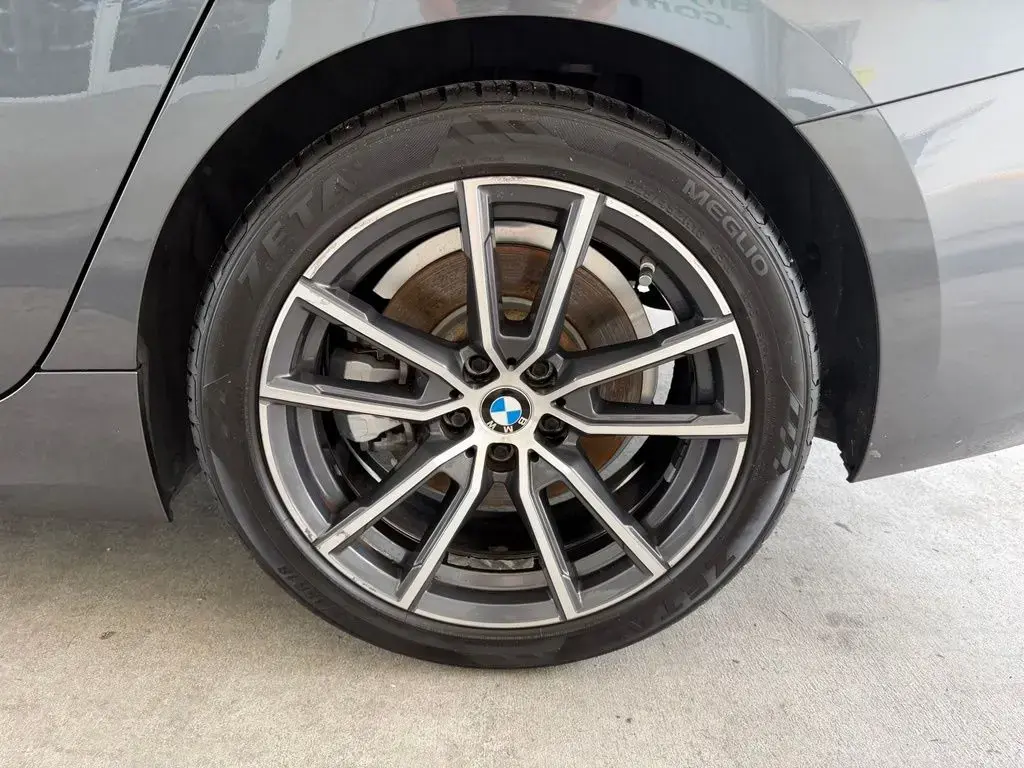 Sedán BMW 3 Series 2021 330i 4 puertas