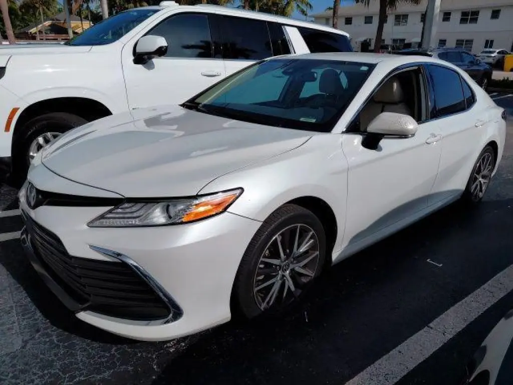 Toyota Camry Hybrid 2022 XLE 4p Sedan