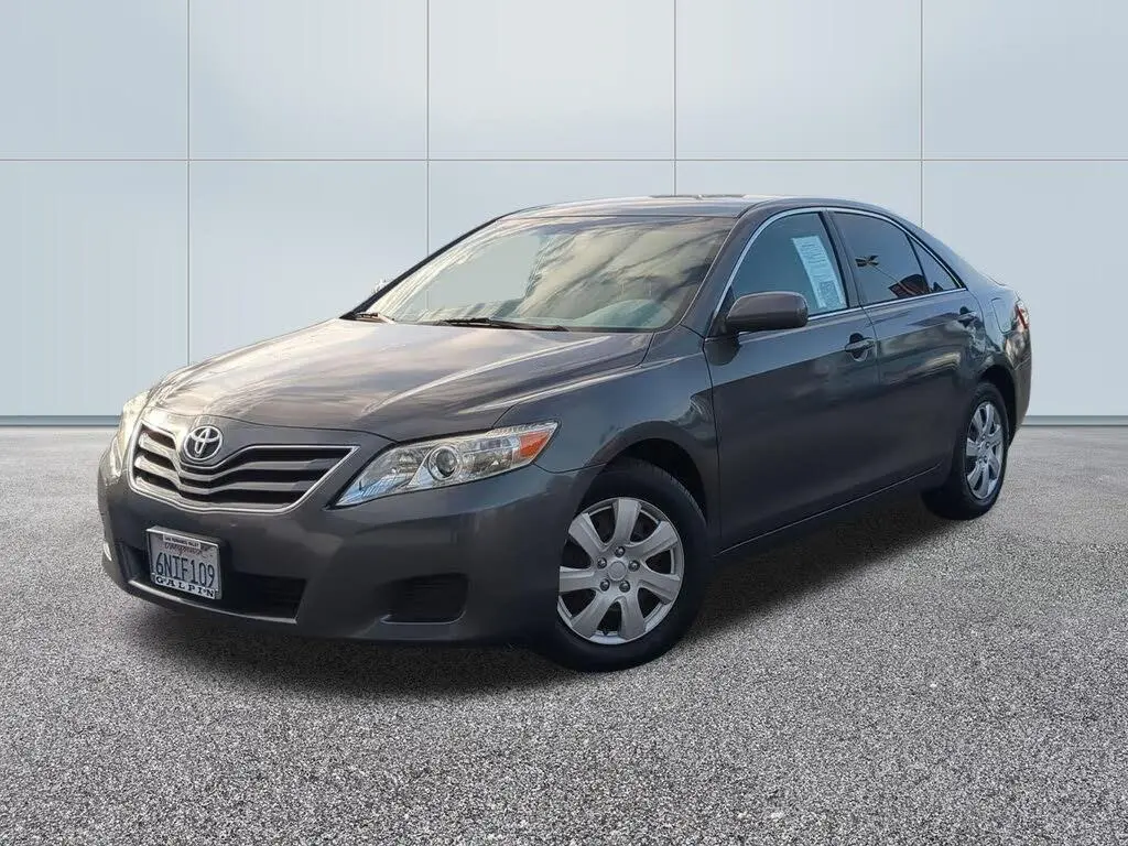 Toyota Camry 2011 LE 4p Sedan 6M