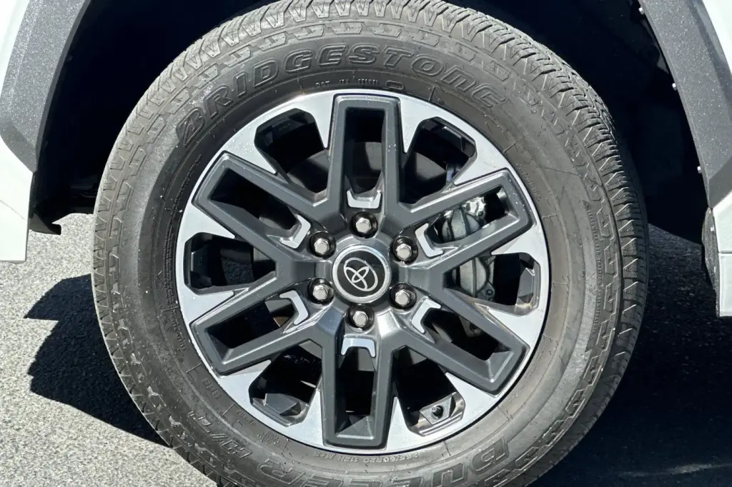 Toyota Tundra 2023 4x2 Limited HV 4dr CrewMax Cab Pickup SB