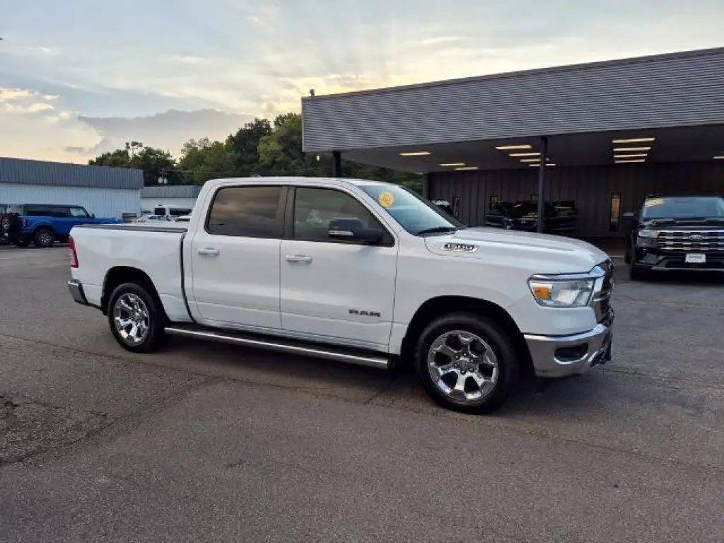 Ram 1500 2021 4x4 Big Horn 4dr Crew Cab 5.6 ft. SB Pickup