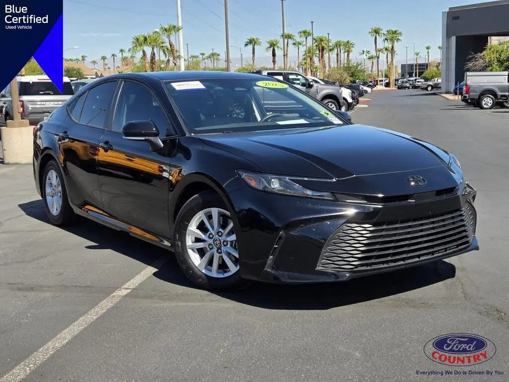 Toyota Camry 2025 LE 4p Sedán