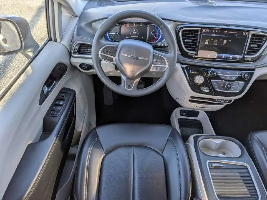 Chrysler Pacifica Plug-In Hybrid 2023 Touring L 4dr Mini-Van