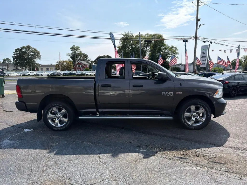 Ram 1500 2018 4x4 Express 4dr Quad Cab 6.3 ft. SB Camioneta
