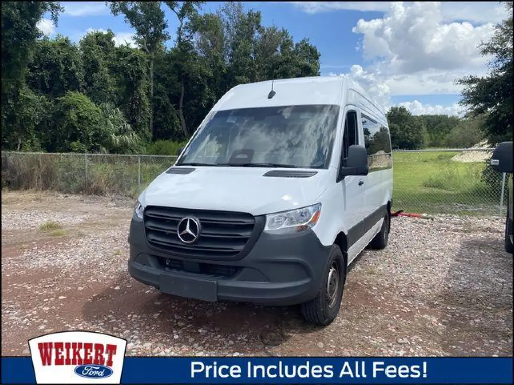 Mercedes-Benz Sprinter 2025 2500 3dr 144 in. WB Furgón de Pasajeros (2.0L I4)