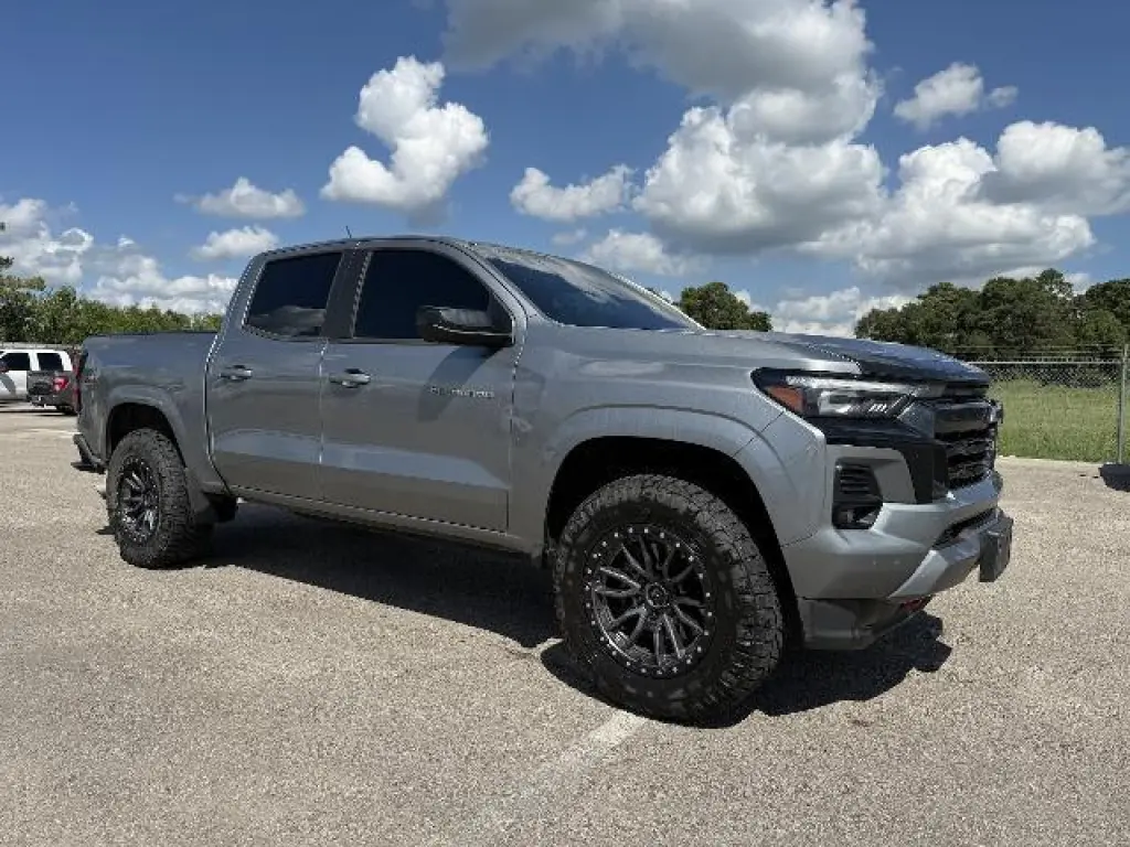 Chevrolet Colorado 2024 4x4 Z71 4 puertas Crew Cab batea de 5 pies
