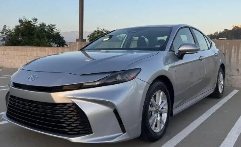 Toyota Camry 2026 LE 4dr Sedán