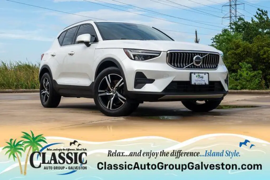 Volvo XC40 2025 AWD B5 Core Bright Theme 4dr SUV