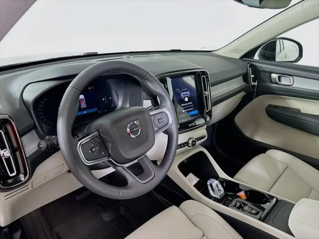 Volvo XC40 2026 AWD B5 Plus 4dr SUV