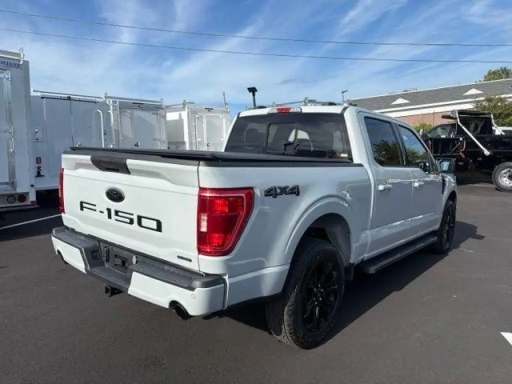Ford F-150 2023 4x4 XLT 4puertas SuperCrew cama de 2 metros