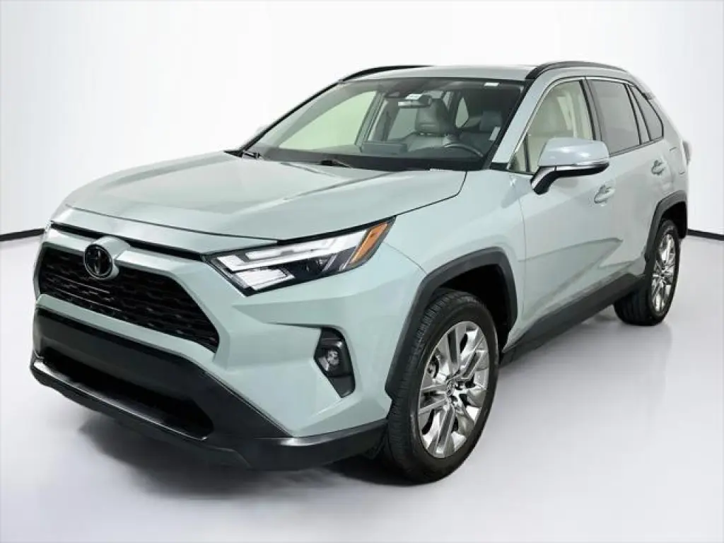 Toyota RAV4 2023 XLE Premium 4dr SUV