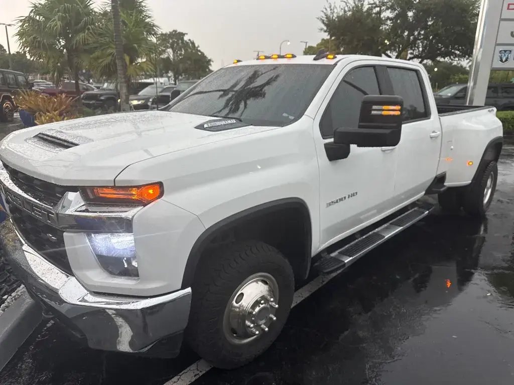 Chevrolet Silverado 3500HD 2023 4x4 LT 4 puertas Crew Cab SRW