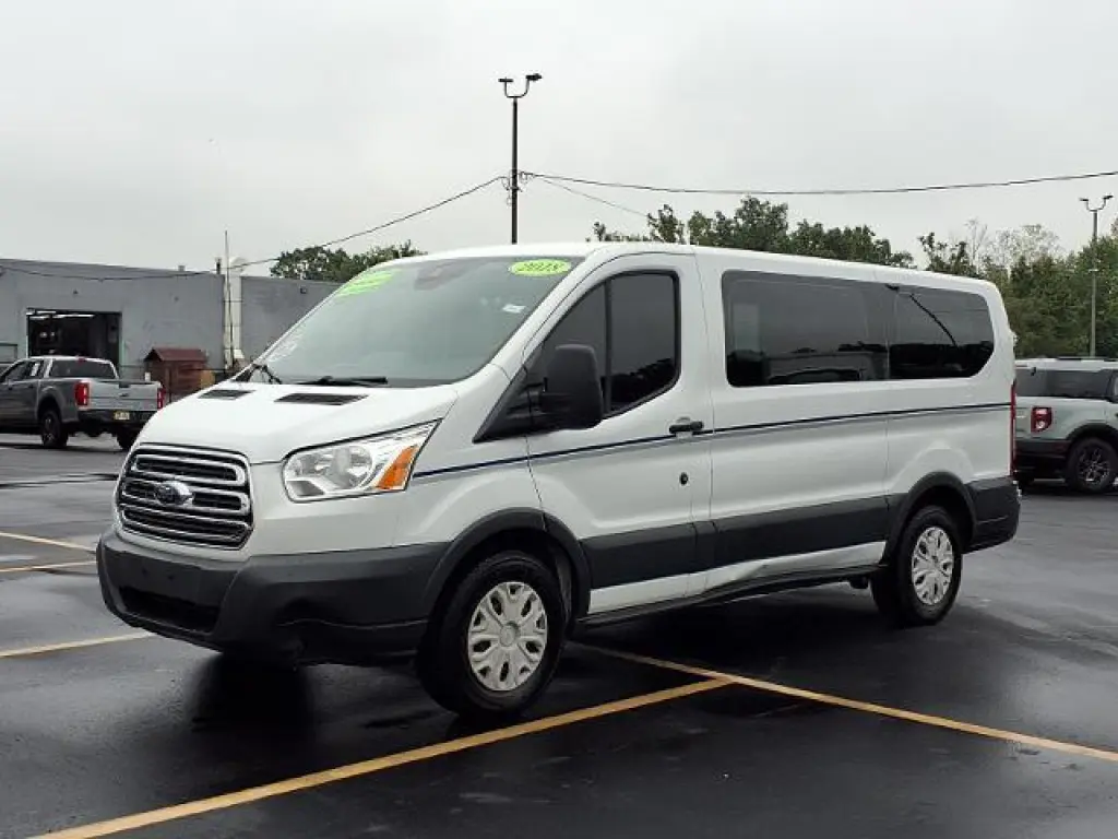 Ford Transit 2018 150 XLT 3dr SWB Techo Bajo Furgón de Pasajeros con Puertas Laterales de Pasajeros 60/40