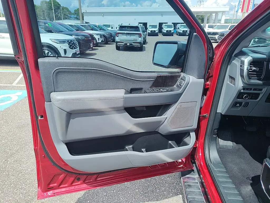 Ford F-150 2023 4x2 Lariat 4dr SuperCrew 5.5 ft. SB