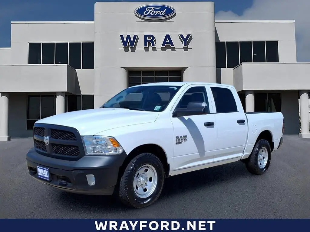 Ram 1500 Classic 2022 4x4 Tradesman 4dr Cabina de Tripulacion Crew 5.5 ft. SB Pickup