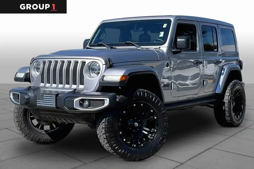 Jeep Wrangler Unlimited 2018 4x4 Sahara 4dr SUV (versión media del año)