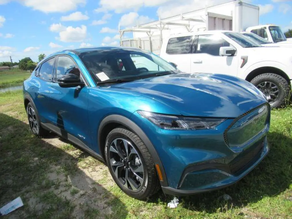 Ford Mustang Mach-E 2026 Select SUV de 4 puertas