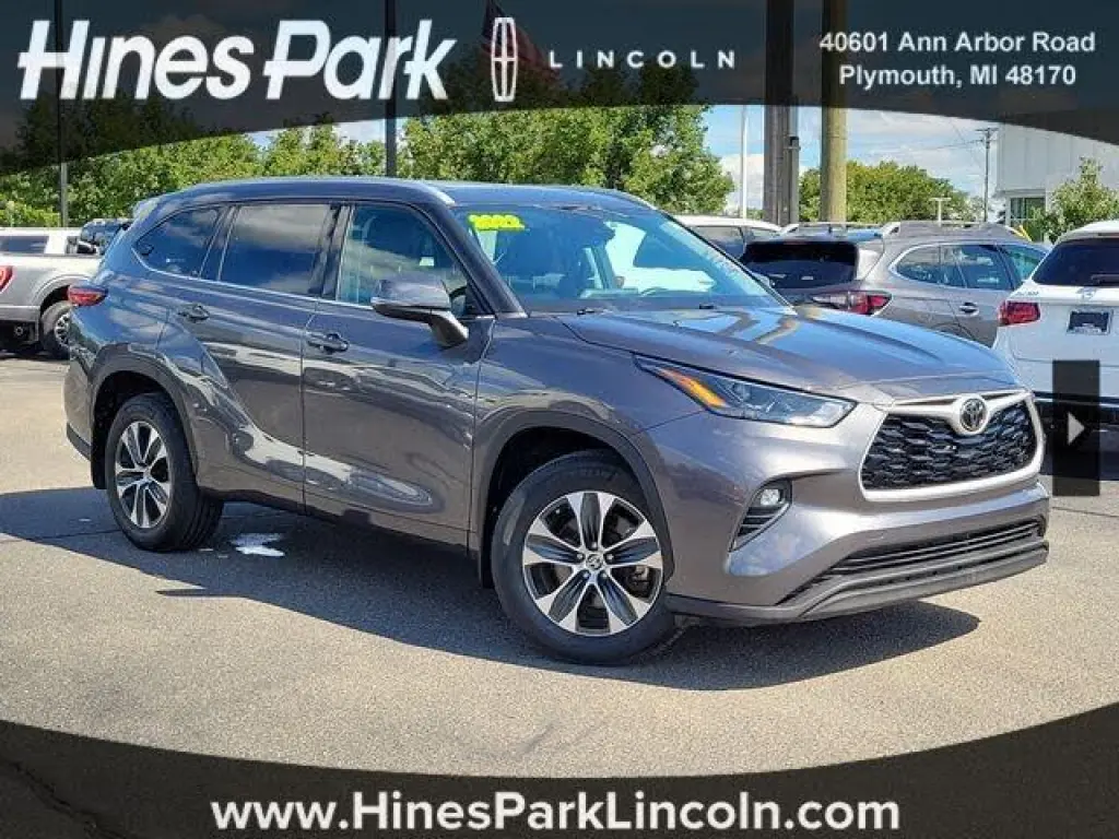 Toyota Highlander 2022 AWD XLE 4dr SUV