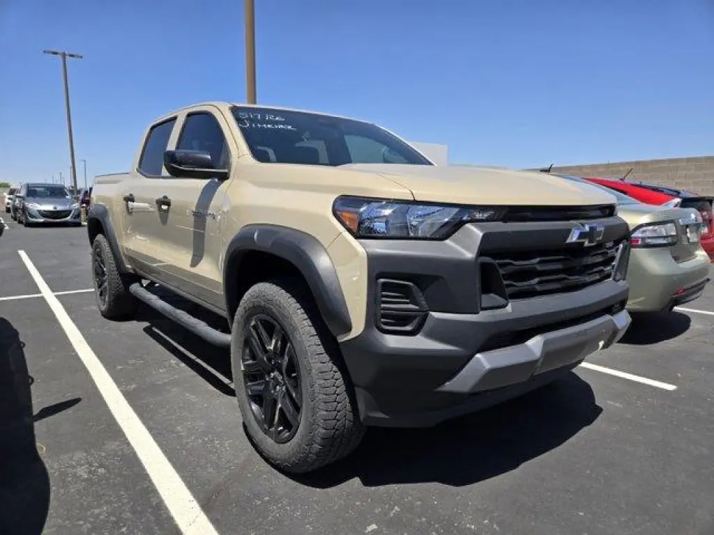 Chevrolet Colorado 2024 4x4 Trail Boss 4dr Crew Cab 5 ft. SB