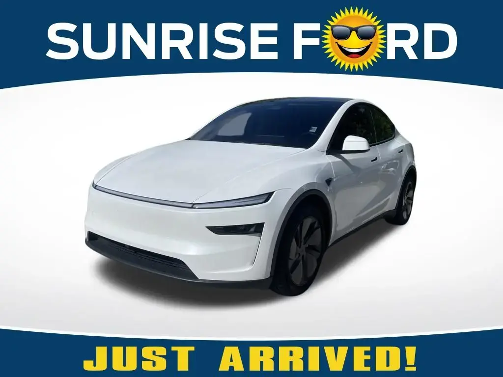 Serie de lanzamiento del Tesla Model Y 2026 AWD Long Range, un vehículo eléctrico sofisticado diseñado para el rendimiento y la eficiencia. Este modelo AWD ofrece una capacidad excepcional con un estimado EPA de 130 MPGe en la ciudad y 115 MPGe en carrete