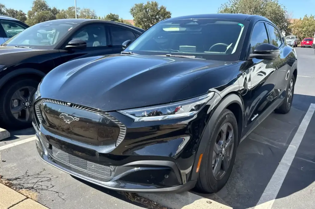 Ford Mustang Mach-E 2023 AWD Select SUV de 4 puertas
