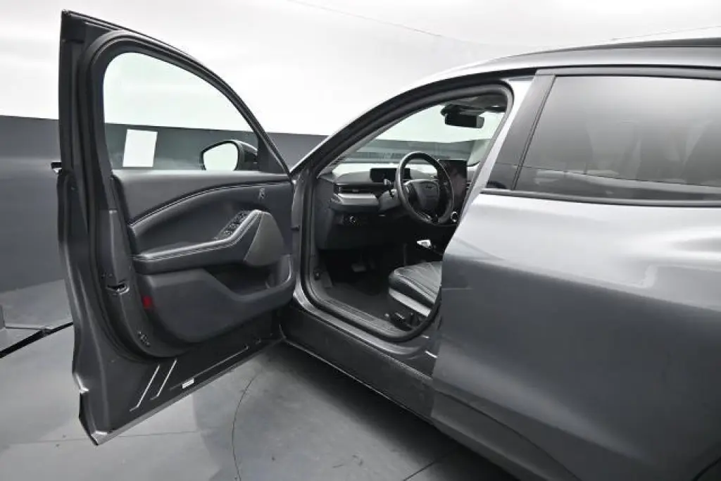 Ford Mustang Mach-E 2023 Select SUV de 4 puertas