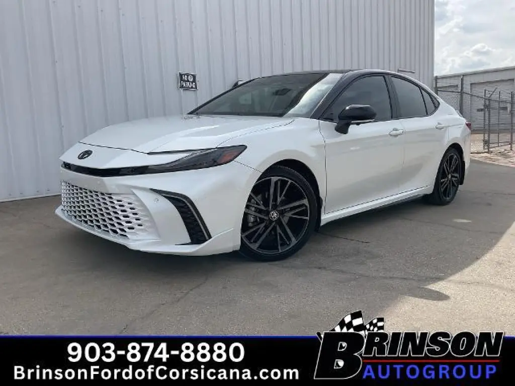 Toyota Camry 2026 SE sedán de 4 puertas