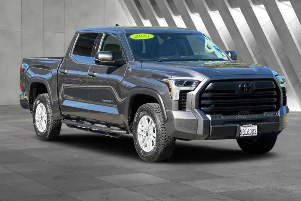 Toyota Tundra 2023 4x4 SR5 4dr CrewMax Cab Pickup SB