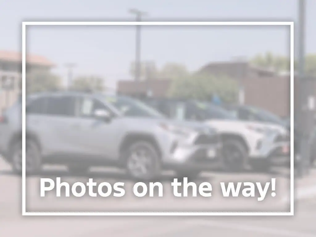 Toyota Tacoma 2016 4x2 SR5 con motor V6, cabina de 4 plazas, 5.0 metros de largo, con caja de 5 metros de largo.