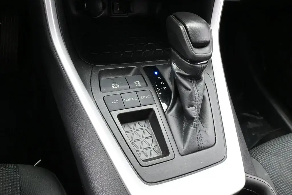Toyota RAV4 2021 LE 4dr SUV