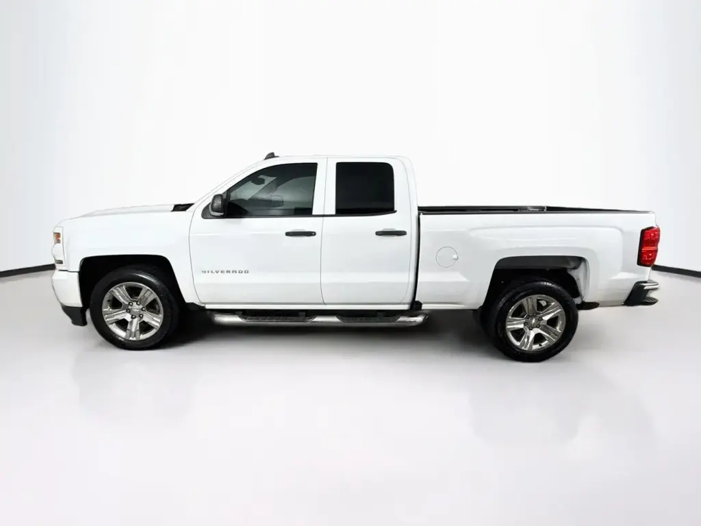 Chevrolet Silverado 1500 2018 4x2 Custom 4d Doble Cabina 6.5 ft. SB