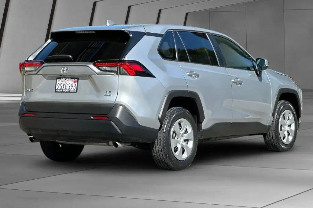 Toyota RAV4 2023 AWD LE 4dr SUV