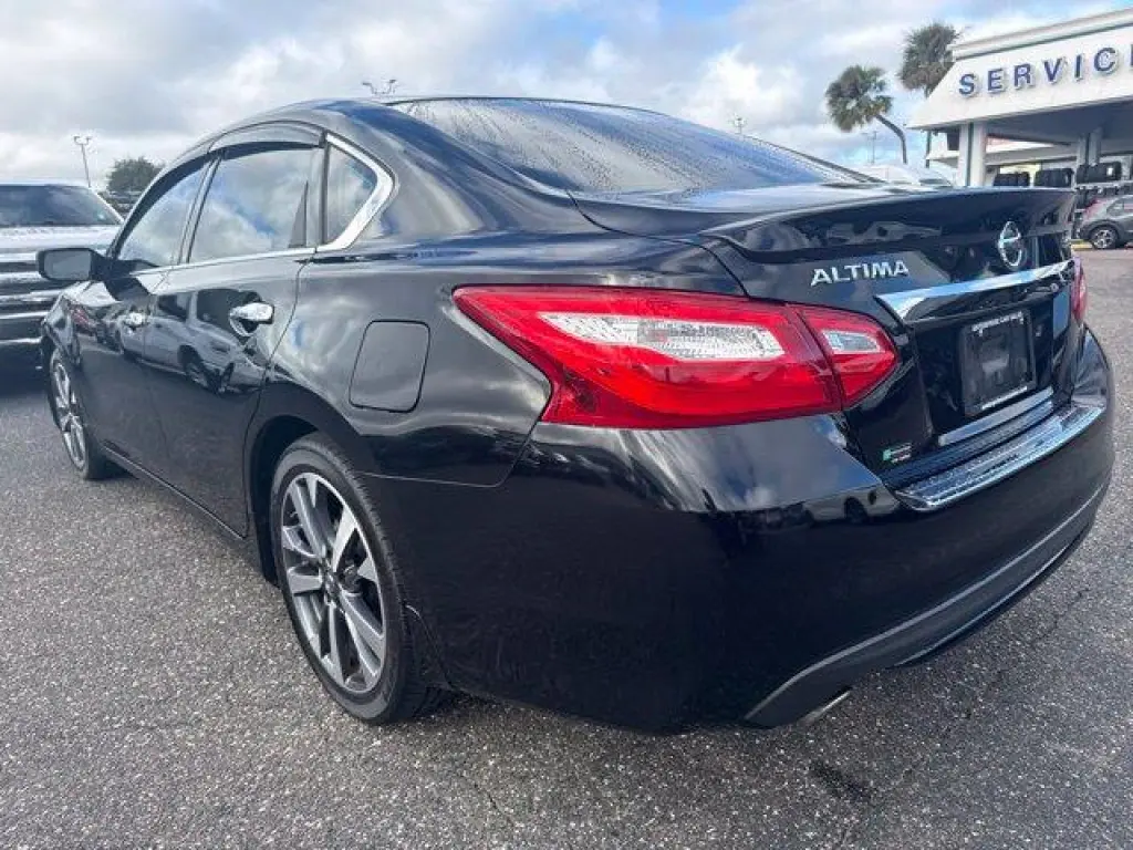 Nissan Altima 2016 3.5 SR 4dr Sedán
