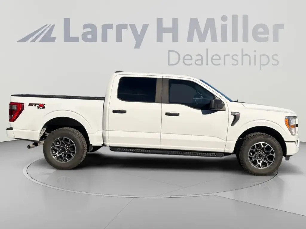 Ford F-150 2021 4x4 XL 4dr SuperCrew con cabina de 5.5 pies de largo.