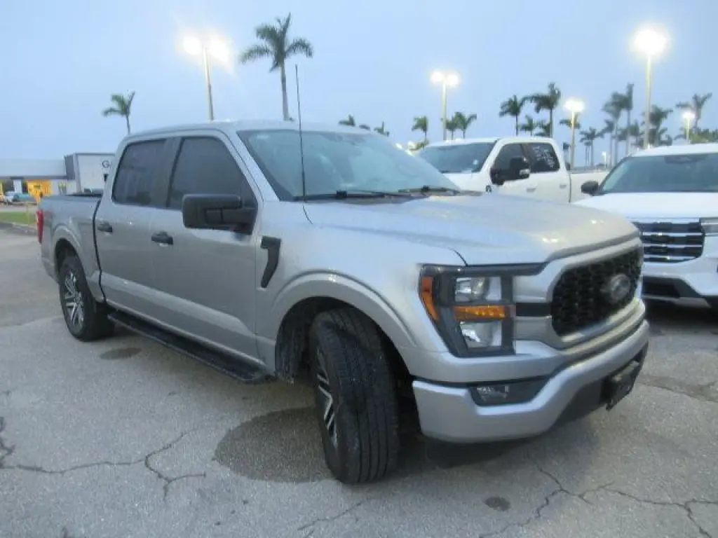 Ford F-150 2023 4x2 XL 4dr SuperCrew 5.5 ft. SB