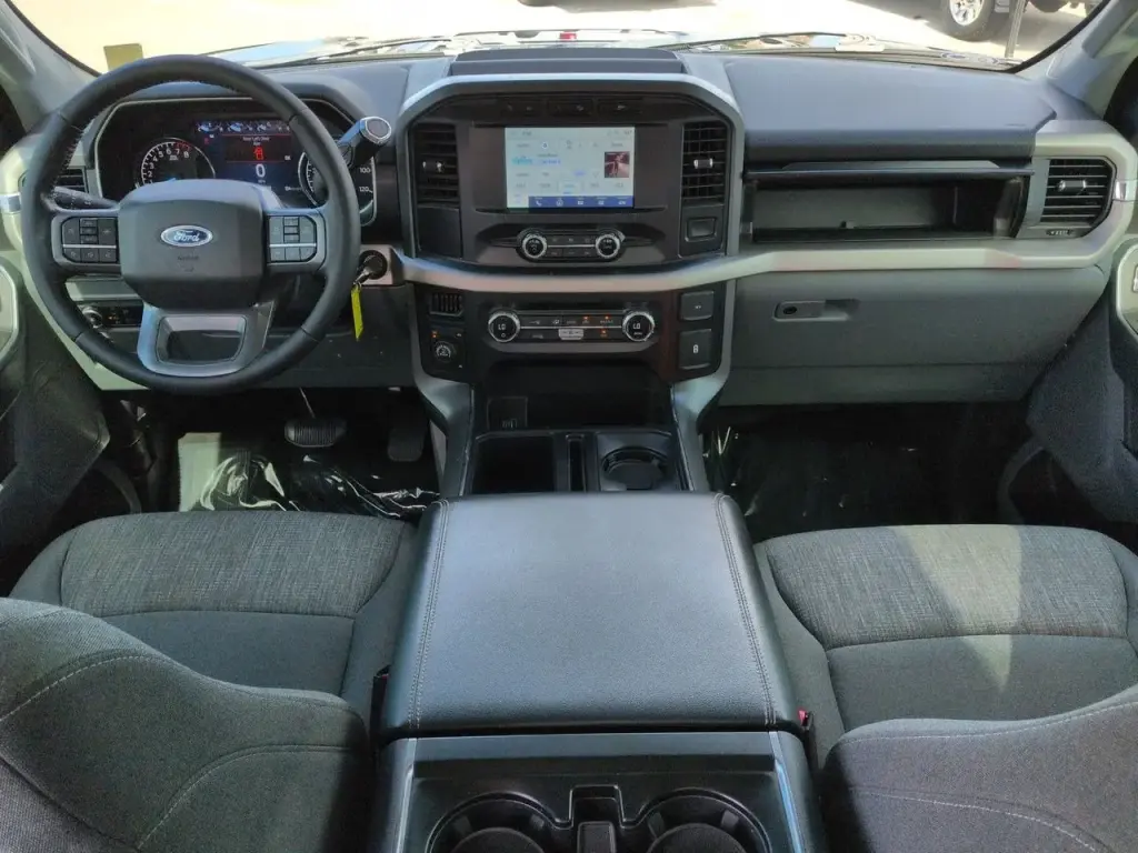 Ford F-150 2021 4x4 XLT 4dr SuperCrew con cabina de 5.5 m.