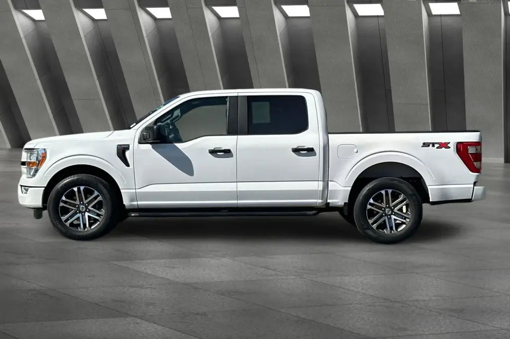 Ford F-150 2021 4x2 XL 4 puertas SuperCrew 6.5 pies Caja corta