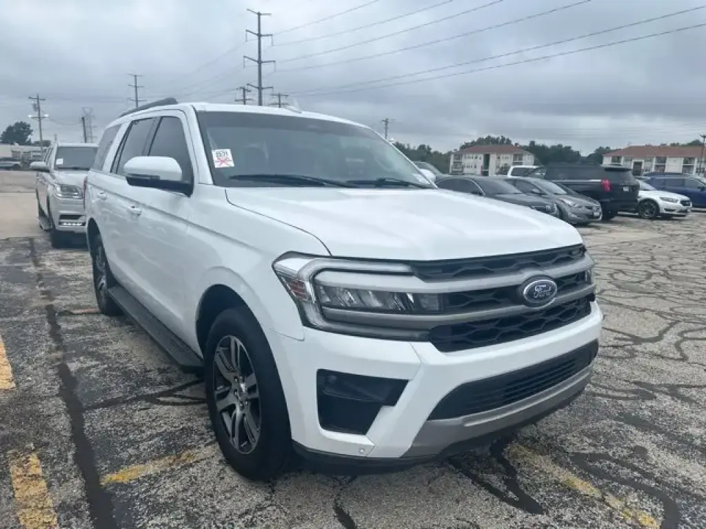Ford Expedition 2024 4x2 XLT SUV de 4 puertas